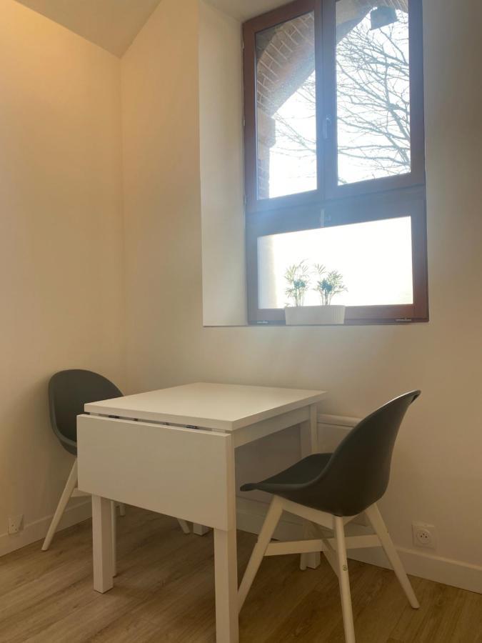Studio Dans Les Ecuries Du Chateau Bonnelles Bagian luar foto